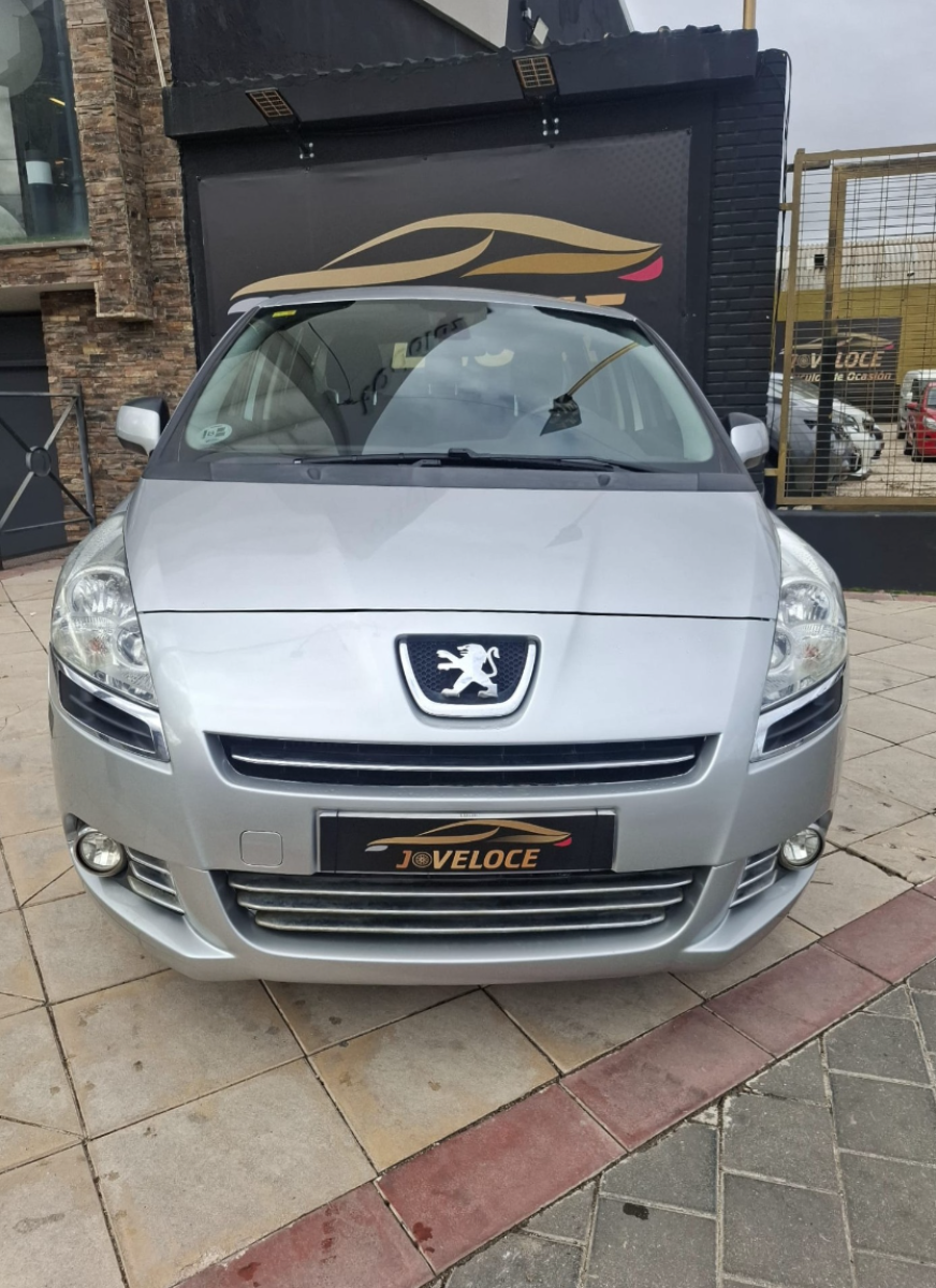 Peugeot 5008 2010 - Vista frontal