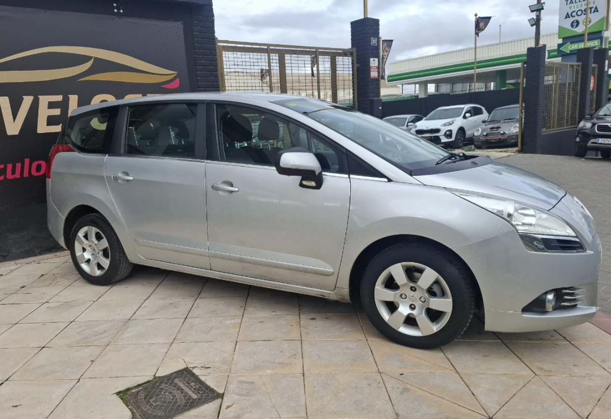 Peugeot 5008 2010 - Vista 3/4 frontal