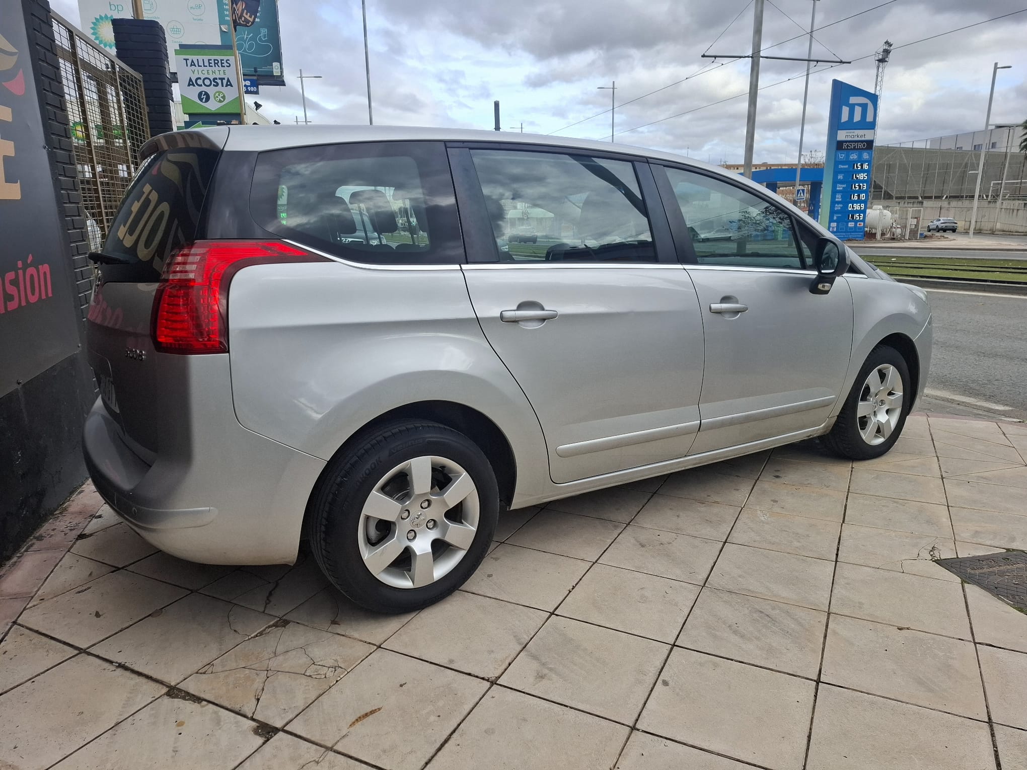 Peugeot 5008 2010 - Vista trasera