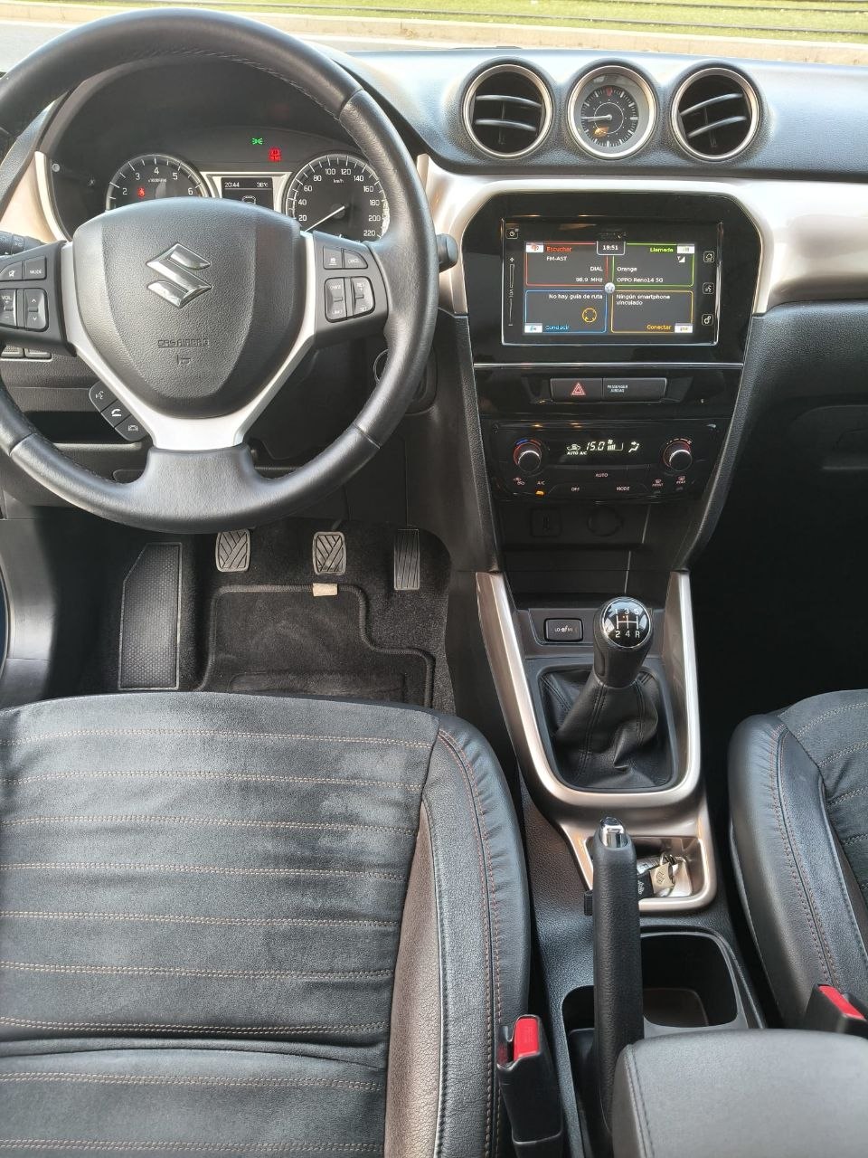 Suzuki Vitara 1.6L VVT GLE 2WD 5p. 2017 - Asientos delanteros