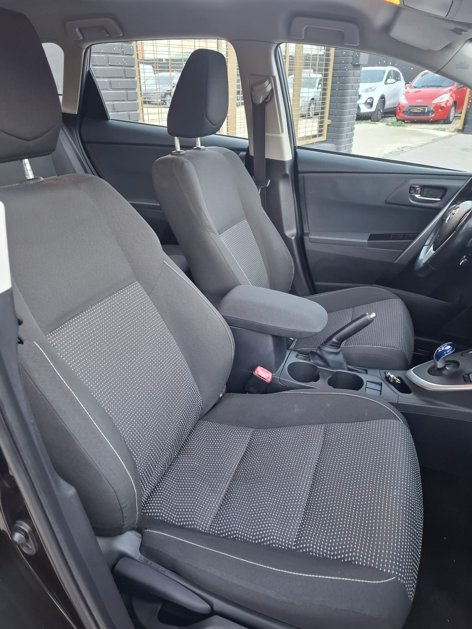 Toyota Auris Hybrid 2014 - Volante