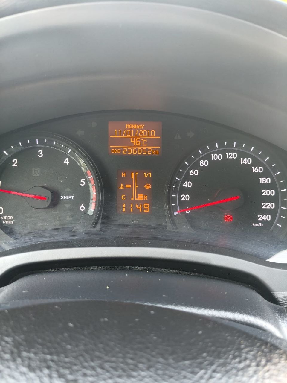 Toyota Avensis 2.0 D-4D 2013 - Asientos delanteros