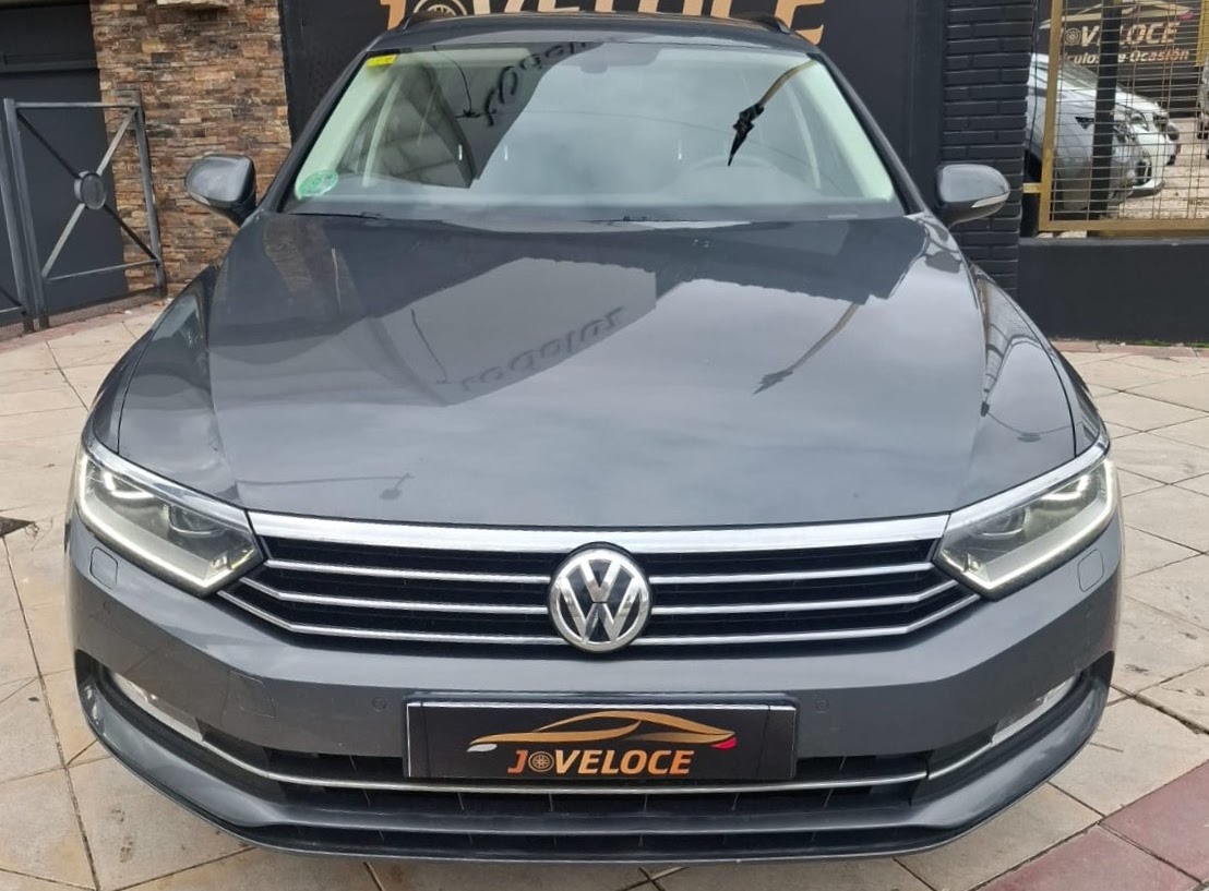 Volkswagen Passat Variant 2015 - Vista frontal