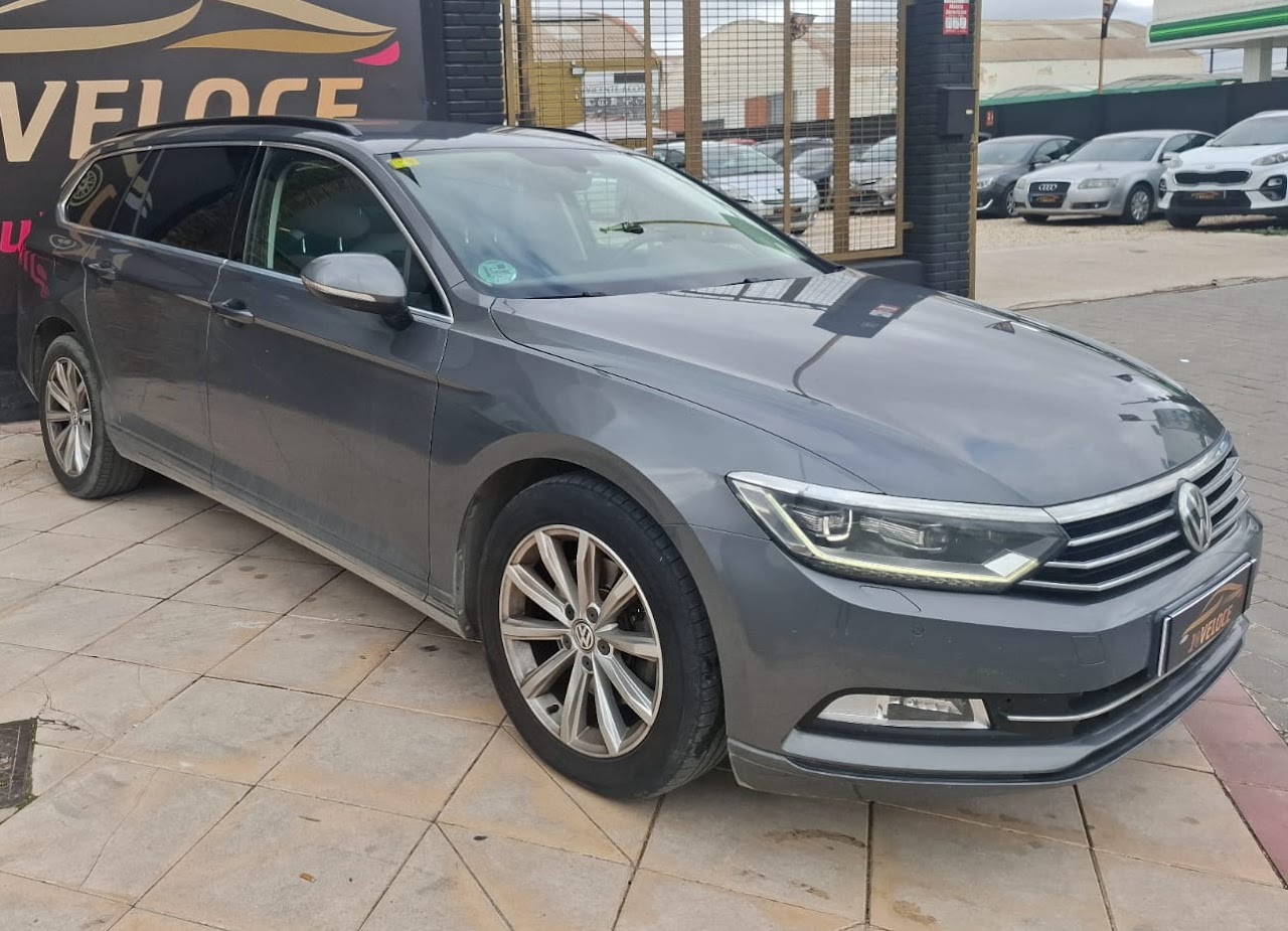 Volkswagen Passat Variant 2015 - Vista 3/4 frontal