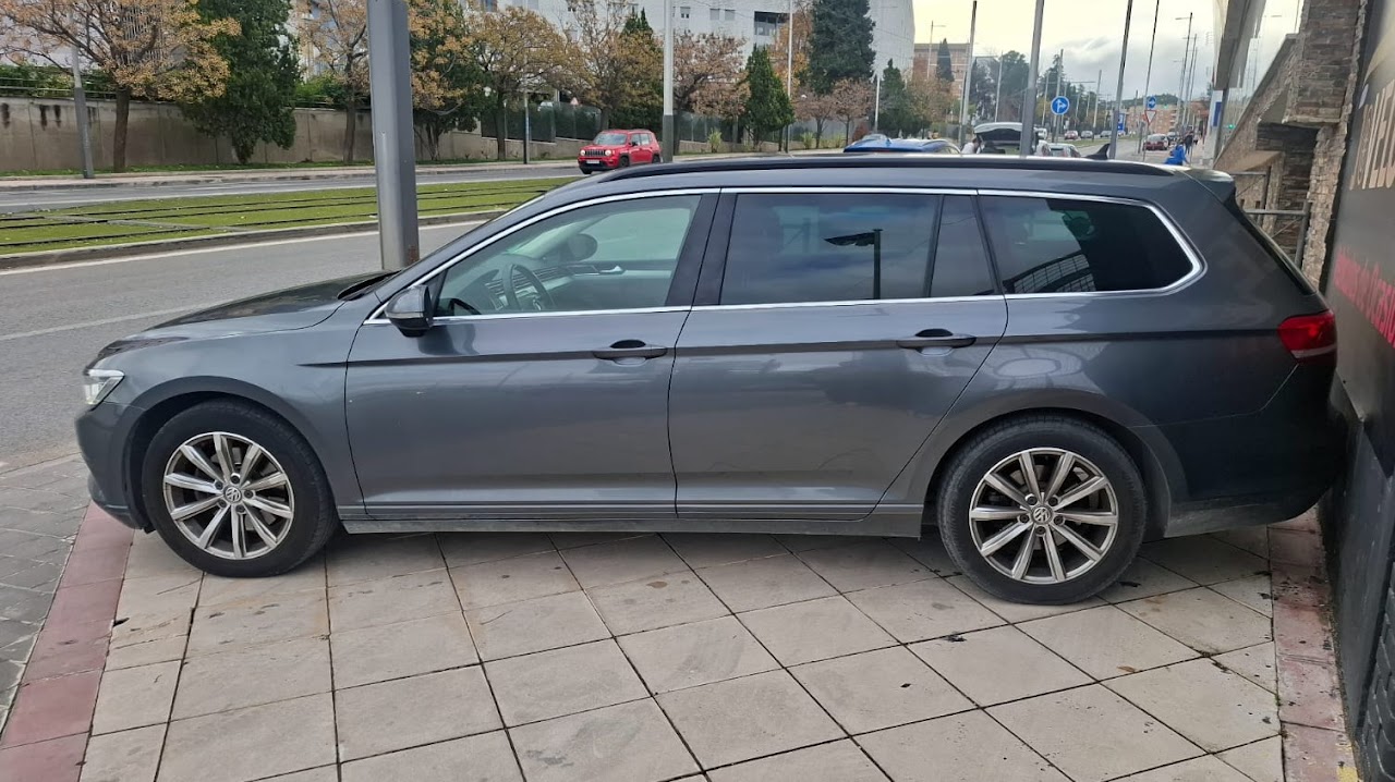 Volkswagen Passat Variant 2015 - Vista 3/4 trasera