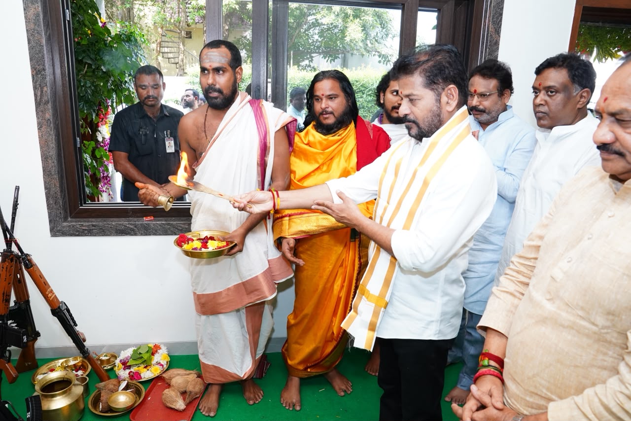 ఆయుధ పూజ నిర్వహించిన ముఖ్యమంత్రి రేవంతరెడ్డి గారు