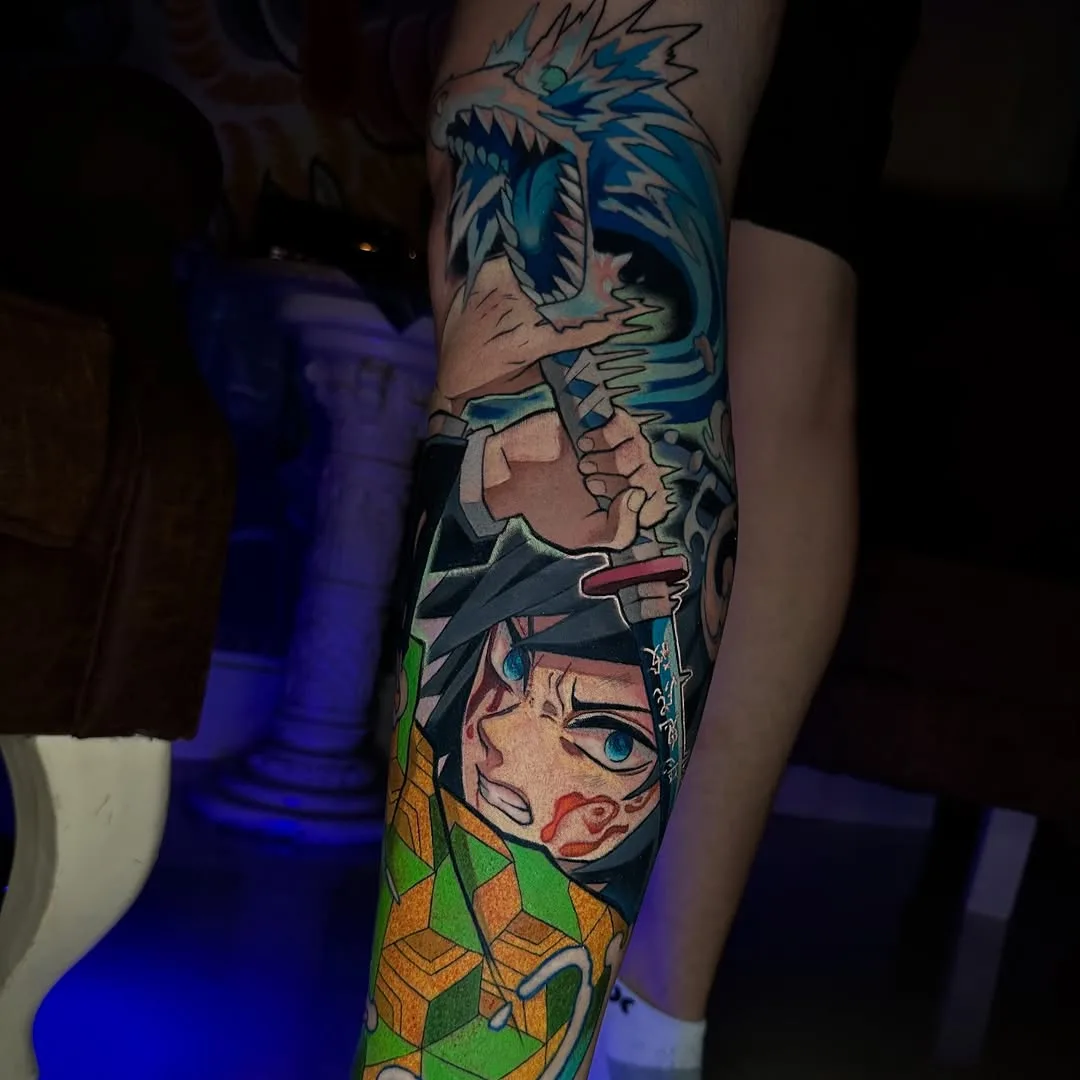 tatuaje Demon Slayer, tattoo Kimetsu no Yaiba, tatuaje anime a color, tatuaje de Tanjiro, tatuaje de Zenitsu, tatuaje manga, tatuaje en brazo, tattoo otaku.