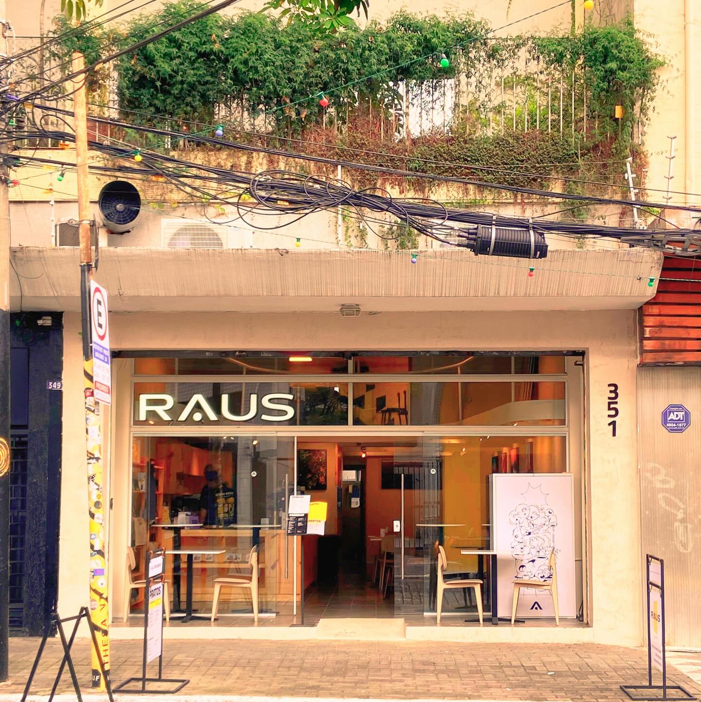 Raus Café