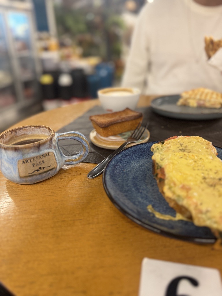 Artesanal Pães · Pães de Longa Fermentação, Cafés Especiais, Brunch e pizzas artesanais.