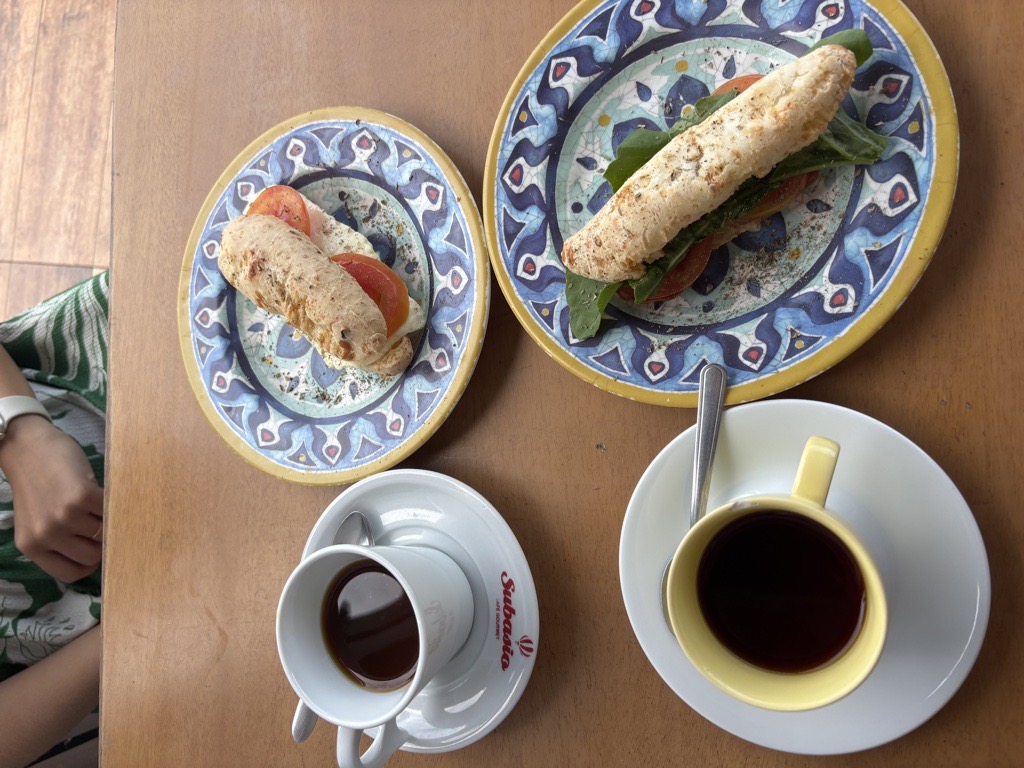 Pancremo pão de queijo + café - Cafeteria