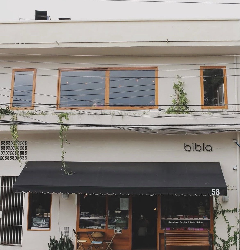 Bibla Cafeteria e Livraria