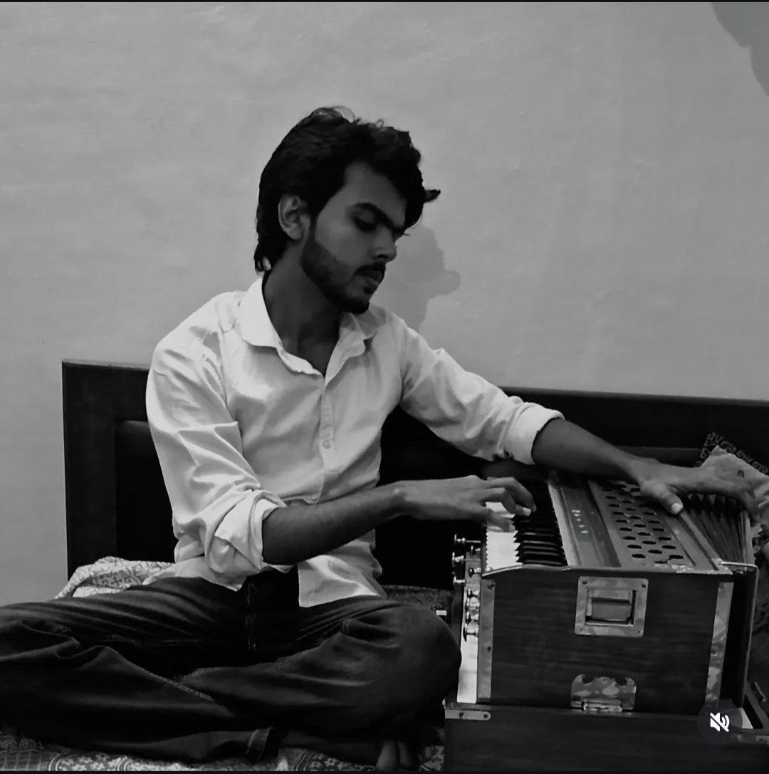 Aniket Tiwari Singer profile photo on Kalamanch.art