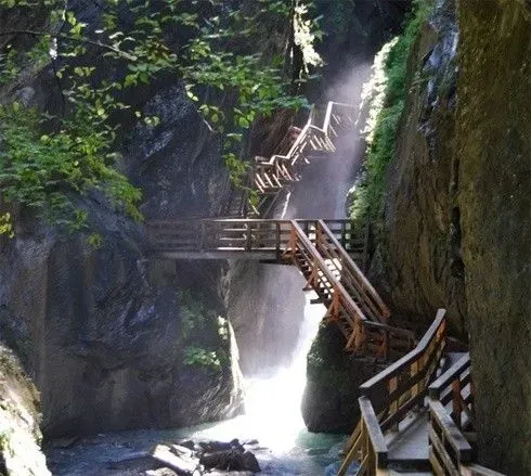 Utazás kép ÉLMÉNYEK A MEDVE-SZURDOKBAN, GRAZBAN ÉS HUNDERTWASSER FÜRDŐBEN (1 ÉJSZAKA SZÁLLÁSSAL)