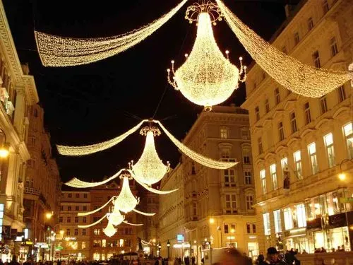 ADVENT BÉCSBEN
SHOPPING CITY SÜD
(EGÉSZ NAPOS VÁSÁRLÁSI LEHETŐSÉG) 2