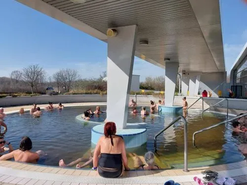 ESZEM ISZOM, DINOM DÁNOM A TAMÁS TANYÁN! 

ELŐTTE A KECSKEMÉTI FÜRDŐBEN LAZULÁS, FÜRDŐZÉS 3