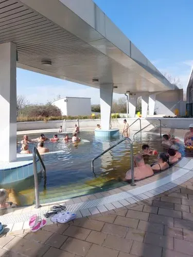 ESZEM ISZOM, DINOM DÁNOM A TAMÁS TANYÁN! 

ELŐTTE A KECSKEMÉTI FÜRDŐBEN LAZULÁS, FÜRDŐZÉS 4