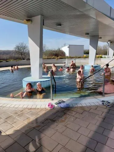 ESZEM ISZOM, DINOM DÁNOM A TAMÁS TANYÁN! 

ELŐTTE A KECSKEMÉTI FÜRDŐBEN LAZULÁS, FÜRDŐZÉS 8