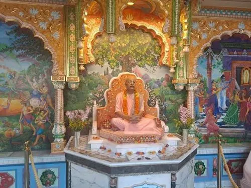 A SZÍNEK FESZTIVÁLJA A KRISNA-VÖLGYBEN 1