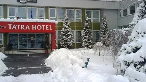 SÍELÉS-SZÁNKÓZÁS
A MAGAS-TÁTRÁBAN
(Tatranská Lomnica) 1