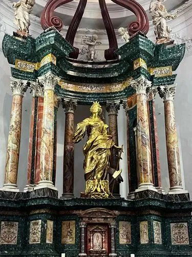 ADVENT GRAZBAN,
ÉS A HUNDERTWASSER FÜRDŐ 1