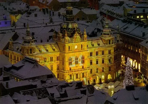 ADVENT GRAZBAN,
ÉS A HUNDERTWASSER FÜRDŐ
 1