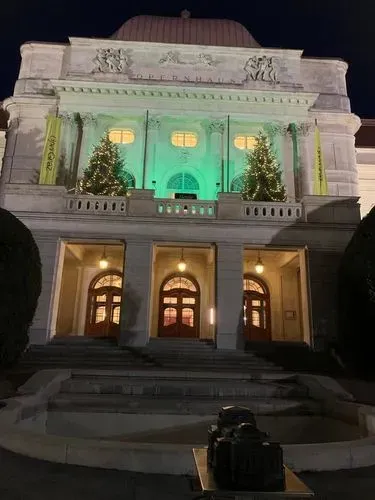 ADVENT GRAZBAN,
ÉS A HUNDERTWASSER FÜRDŐ 5