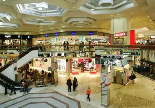 SHOPPING CITY SÜD - PRIMARK
(EGÉSZ NAPOS VÁSÁRLÁSI LEHETŐSÉG) 1