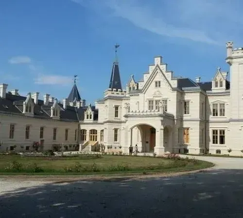 Utazás kép IDŐUTAZÁS A MAGYAR MÚLTBA - NÁDASDLADÁNY ÉS VÁRPALOTA