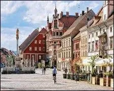 Varázslatos Karácsonyi mese
Celje-Postojnai cseppkőbarlang-Ljubjana-Trojane-Maribor
Élő betlehemi jászollal a Postojnai cseppkőbarlangban 6