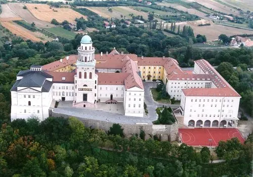Utazás kép PANNONHALMA ÉS ZIRC