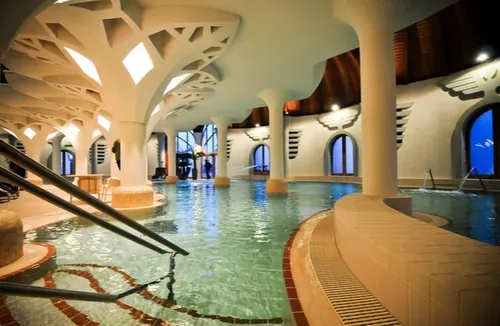 NAPFÉNY ÉS FÜRDŐK A DÉL-ALFÖLDÖN
SZEGED ÉS MAKÓ 9