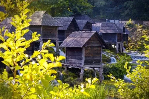 VÍZESÉSEK A BALKÁN SZÍVÉBEN                                    JAJCE-UNA NEMZETI PARK                                                1 ÉJSZAKA SZÁLLÁSSAL  1