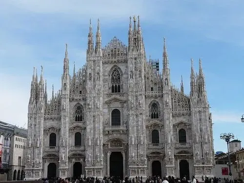 ADVENT LOMBARDIA ELEGÁNS VÁROSAIBAN
MONZA ÉS MILÁNÓ 1