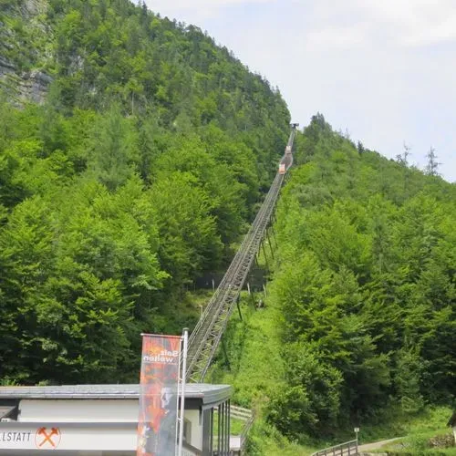 EGY NAP HALLSTATTBAN
Városnézés - Skywalk - Sóbánya - Hajókázás 6