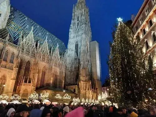ADVENT BÉCSBEN
ÉS SCHÖNBRUNNBAN 5