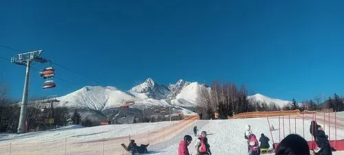 SÍELÉS-SZÁNKÓZÁS
A MAGAS-TÁTRÁBAN 1