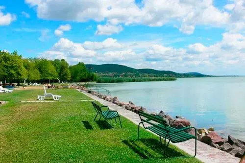 BADACSONY ÉS A FOLLY ARBORÉTUM  fürdőzési lehetőséggel 1