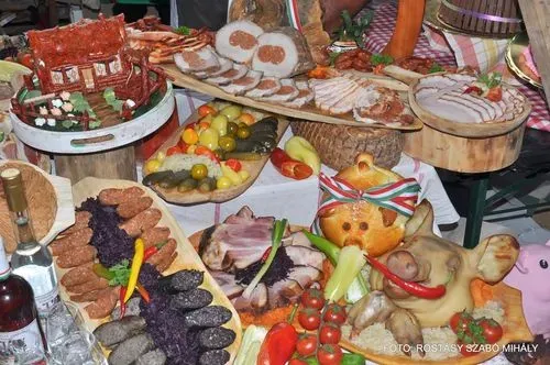 FONYÓDI KOLBÁSZFESZTIVÁL – 
SZÉKESFEHÉRVÁR – BORY VÁR, BELVÁROS 6