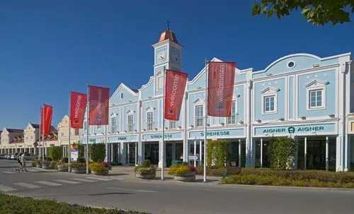 PARNDORF - 
Egész napos bevásárlási lehetőség  1