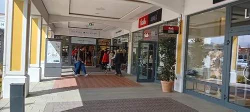 PARNDORF - 
Egész napos bevásárlási lehetőség  5