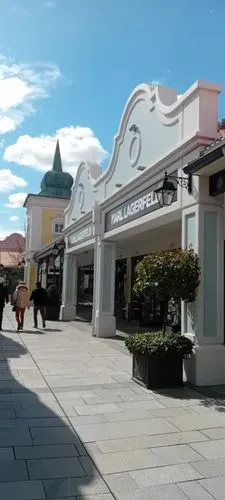 PARNDORF - 
Egész napos bevásárlási lehetőség  6