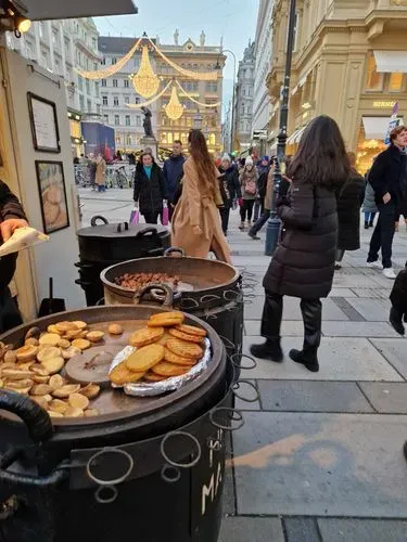 ADVENT BÉCSBEN
SHOPPING CITY SÜD
(EGÉSZ NAPOS VÁSÁRLÁSI LEHETŐSÉG) 3