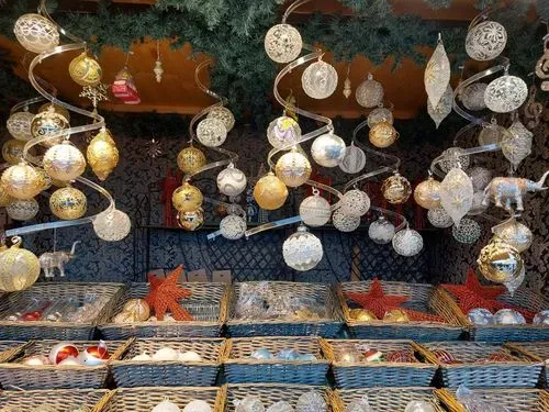 ADVENT BÉCSBEN
SHOPPING CITY SÜD
(EGÉSZ NAPOS VÁSÁRLÁSI LEHETŐSÉG) 4