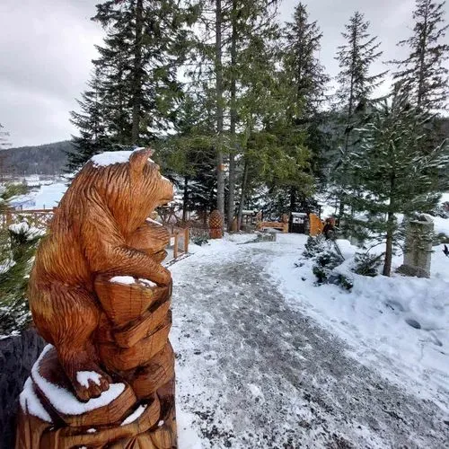 ZAKOPANE MESÉS VILÁGA ÉS A VILÁG
LEGNAGYOBB HÓ-LABIRINTUSA 8