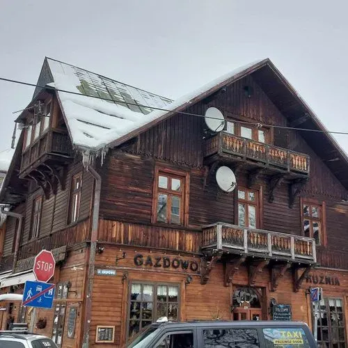 ZAKOPANE MESÉS VILÁGA ÉS A VILÁG
LEGNAGYOBB HÓ-LABIRINTUSA 9