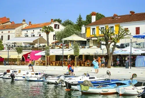 Nyári kaland Kraljevicán, a horvát tengerpart mellett**
5 NAPOS PIHENÉS AUTÓBUSSZAL HORVÁTORSZÁGBAN
KRALJEVICA: HOTEL UVALA SCOTT ** 5