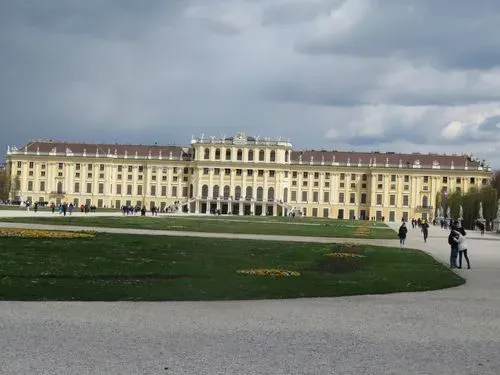 BÉCS – SCHÖNBRUNN
ÁLLATKERT - KASTÉLY 1