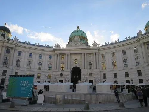 BÉCS CSÁSZÁRI VILÁGA - TÖRTÉNELEM ÉS RAGYOGÁS 4