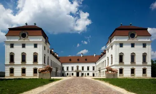 PÁPA VÁRKERTFÜRDŐ 2