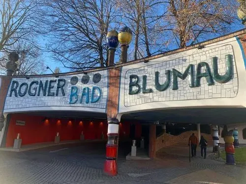 ADVENT GRAZBAN,
ÉS A
HUNDERTWASSER FÜRDŐ 3